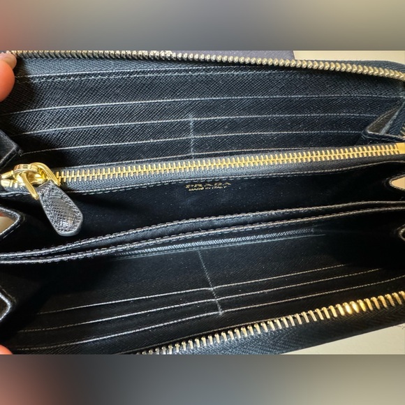 PRADA full size Zippy wallet black saffiano leather - Picture 5 of 7